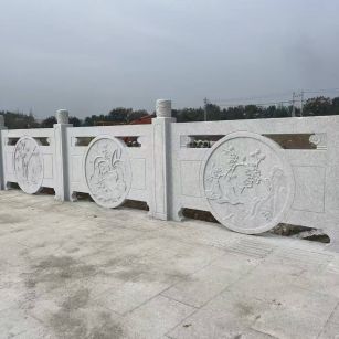 哈密芝麻白河道栏杆 石材栏杆