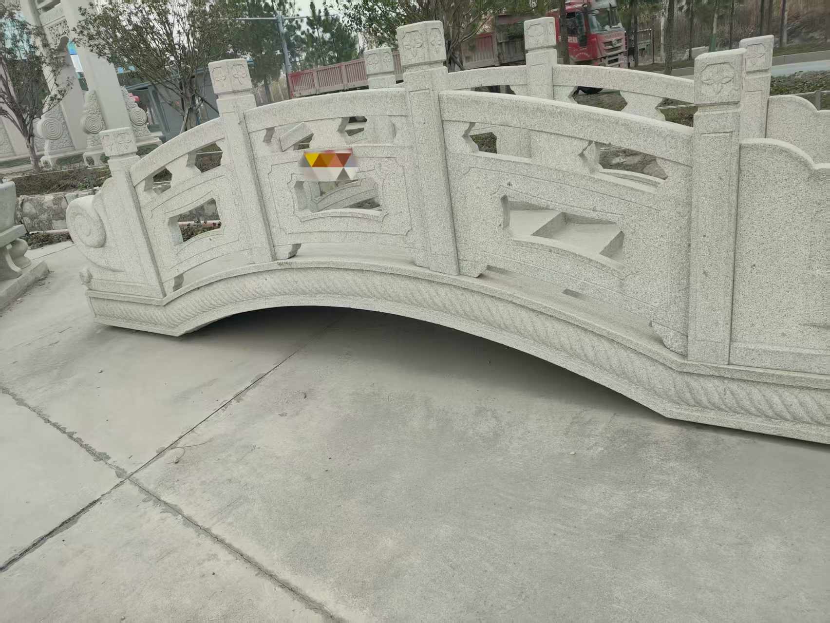 哈密芝麻白拱桥，石桥