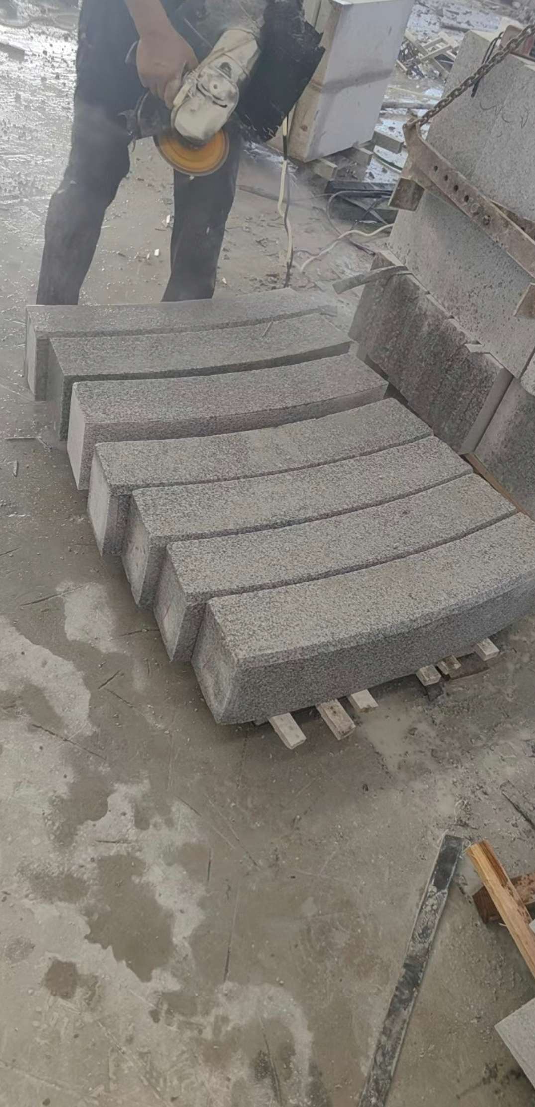 哈密芝麻白弧形路牙石