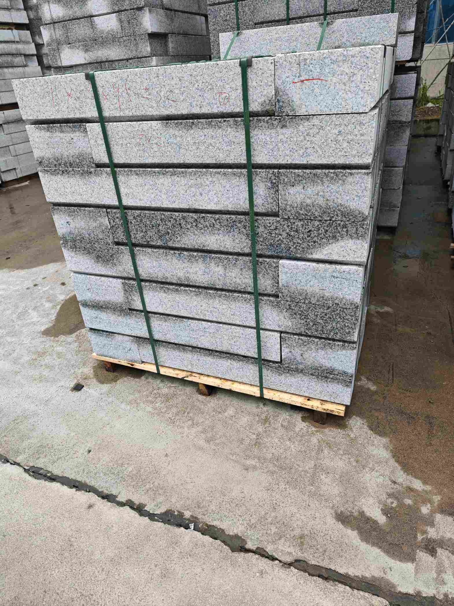 哈密芙蓉白路牙石，马路牙子