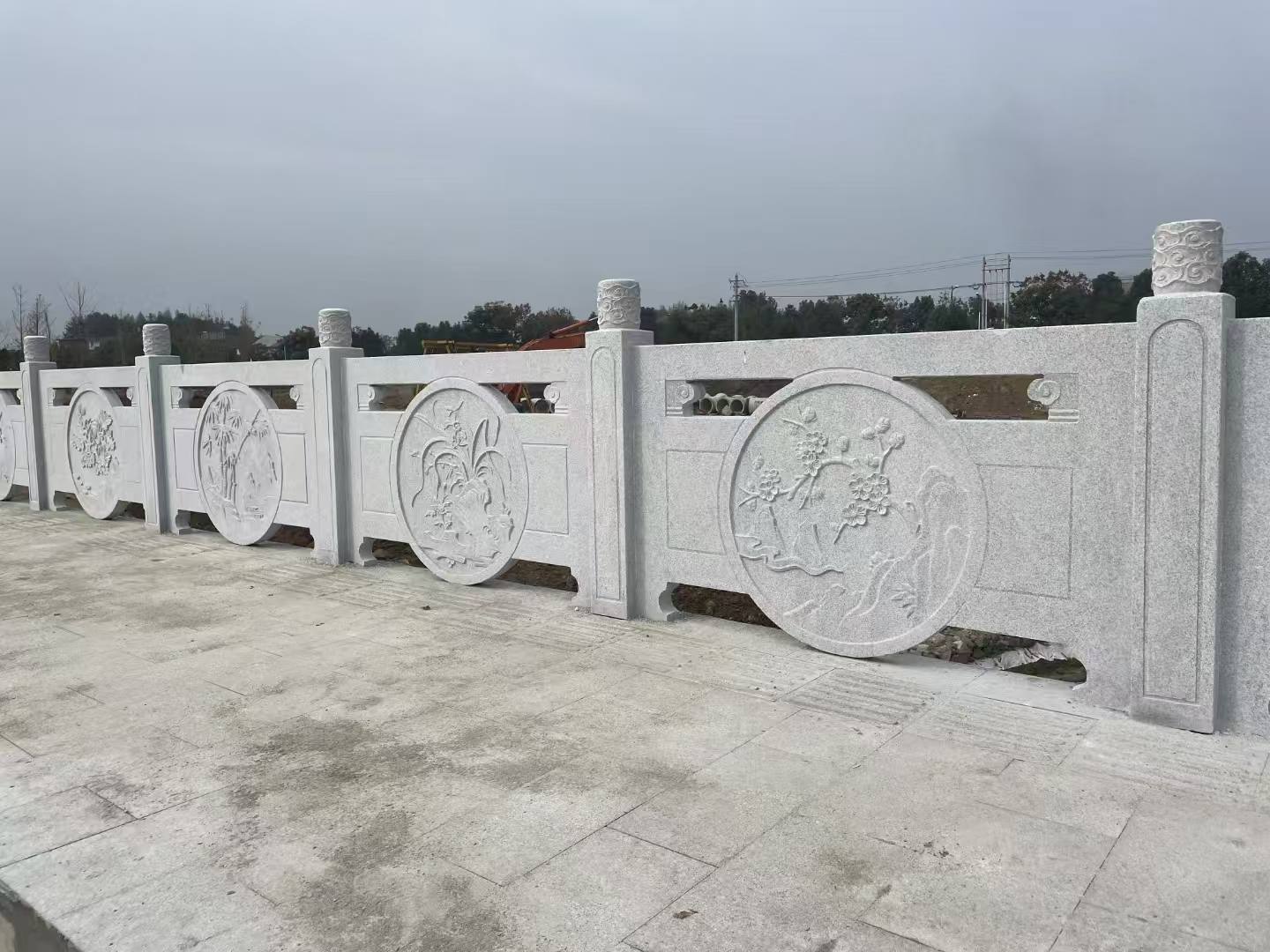 哈密芝麻白河道栏杆 石材栏杆